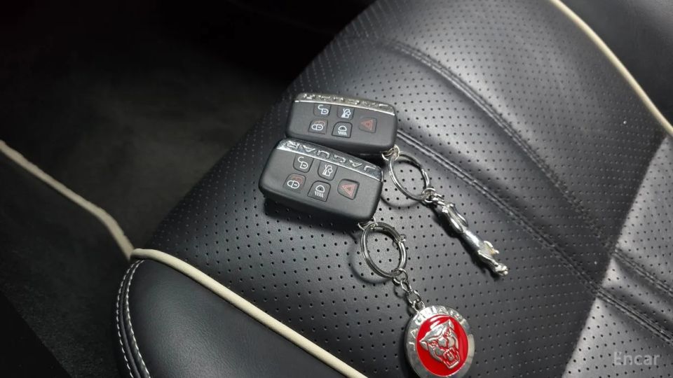 Jaguar XJ