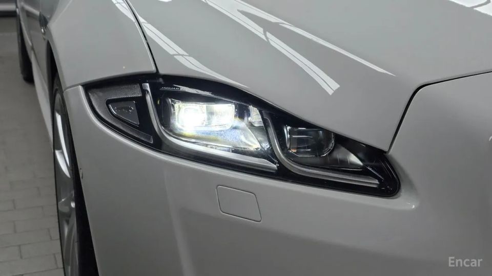 Jaguar XJ