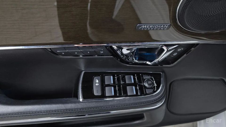 Jaguar XJ