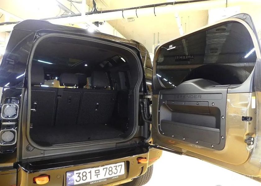 Land Rover Defender
