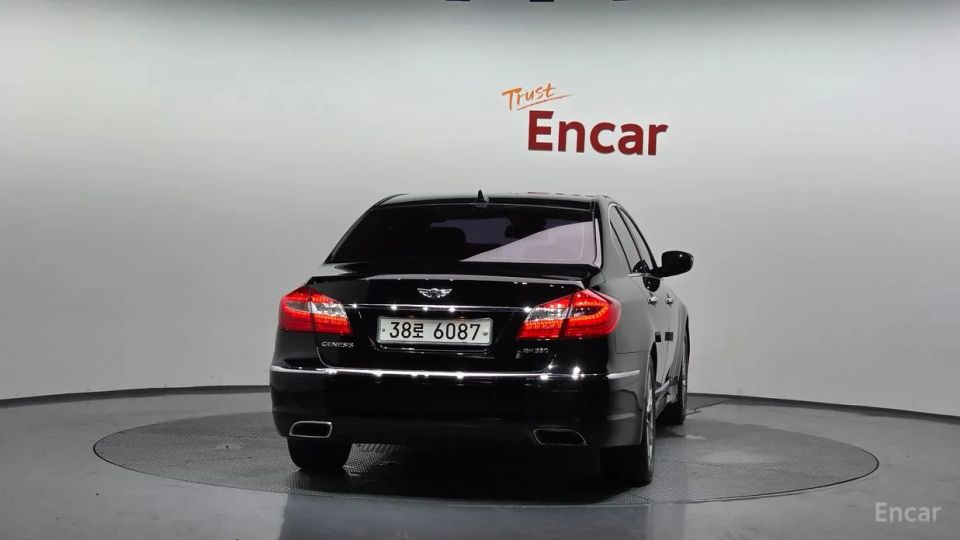 Hyundai Genesis