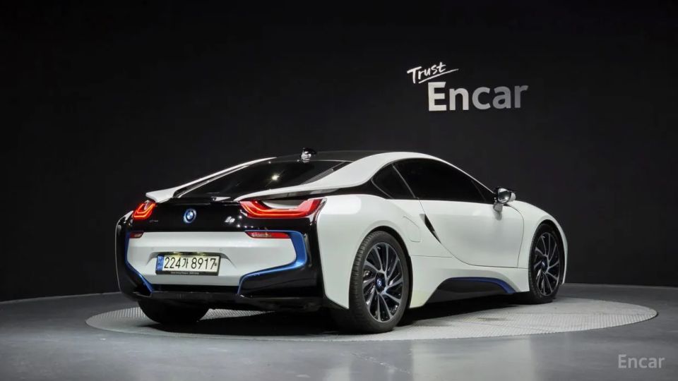 BMW I8