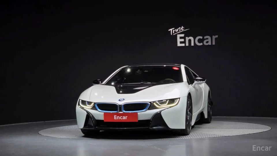 BMW I8