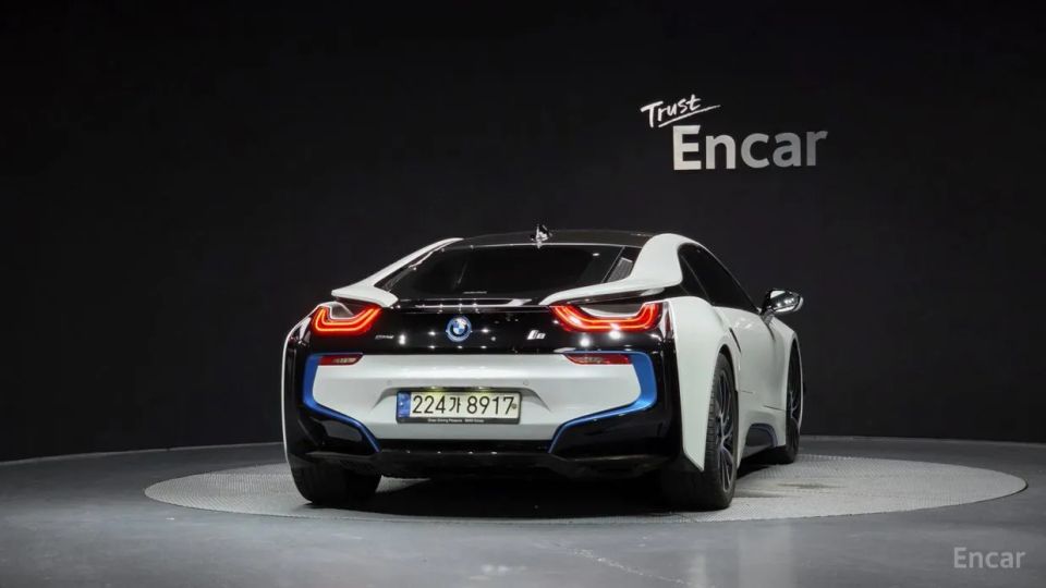 BMW I8