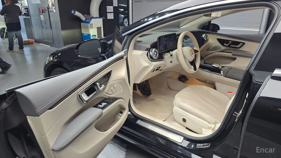 Mercedes-Benz EQS