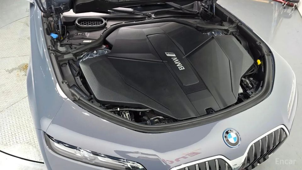 BMW i7