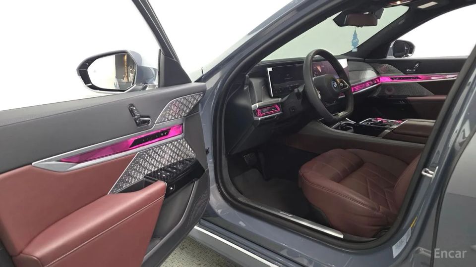 BMW i7