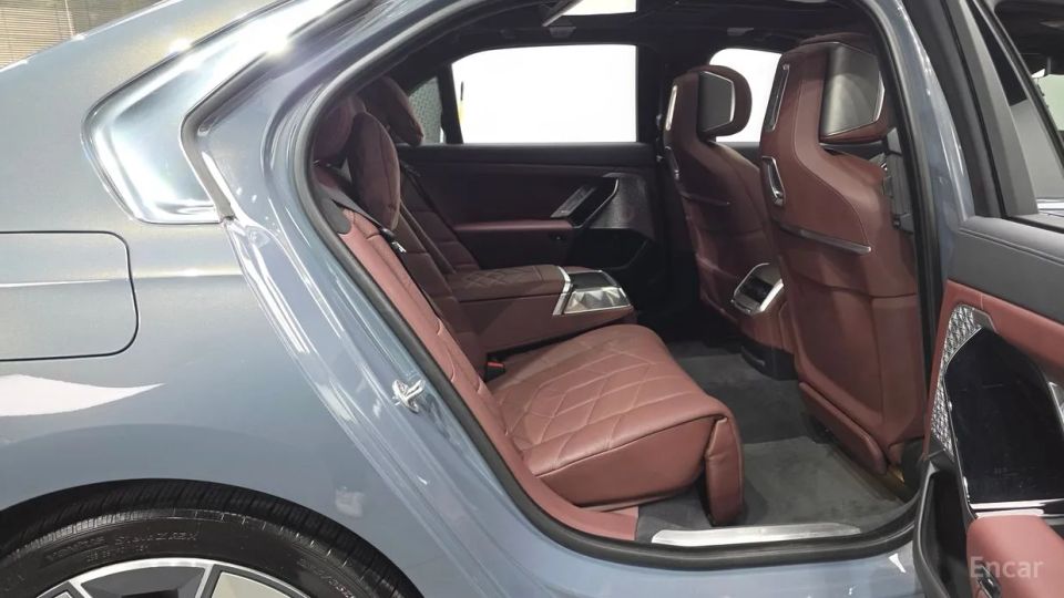 BMW i7