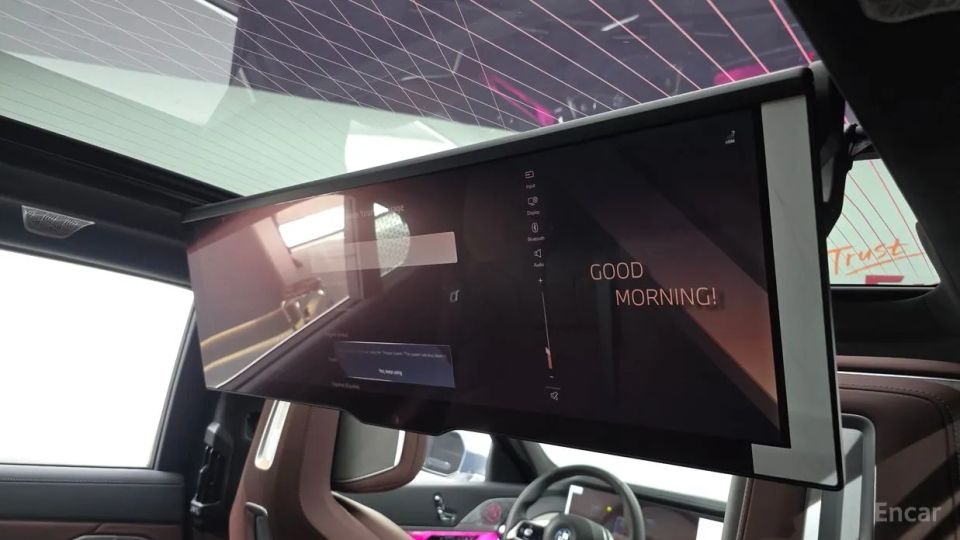 BMW i7