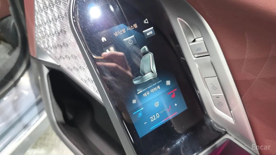 BMW i7