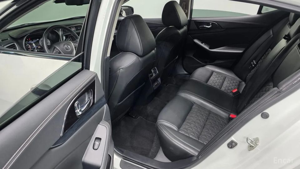 Nissan Maxima