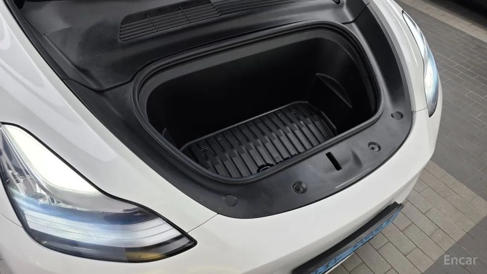 Tesla model-y