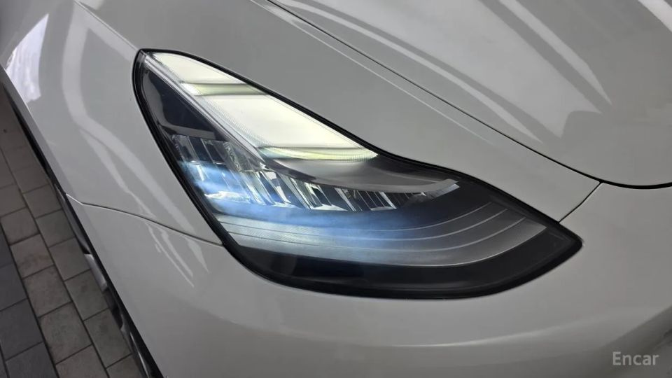 Tesla model-y