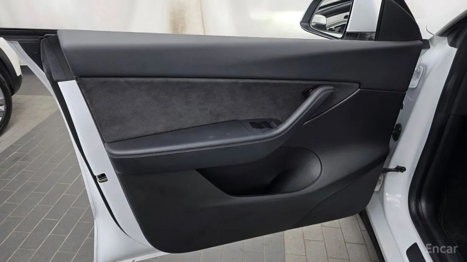 Tesla model-y