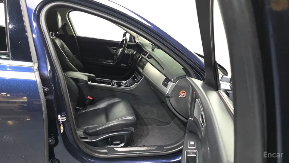 Jaguar xf