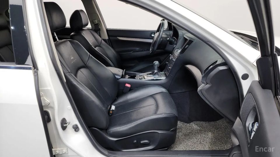 Infiniti G