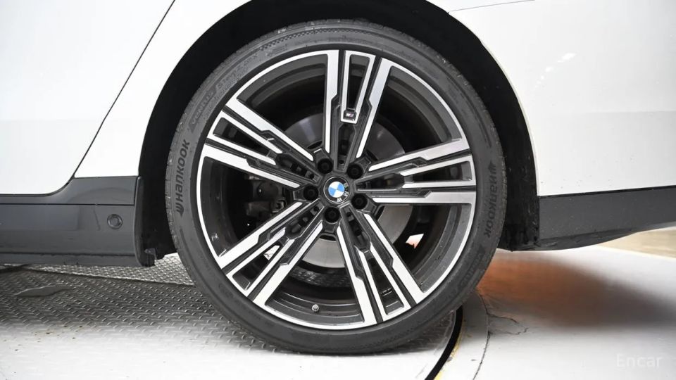BMW i7