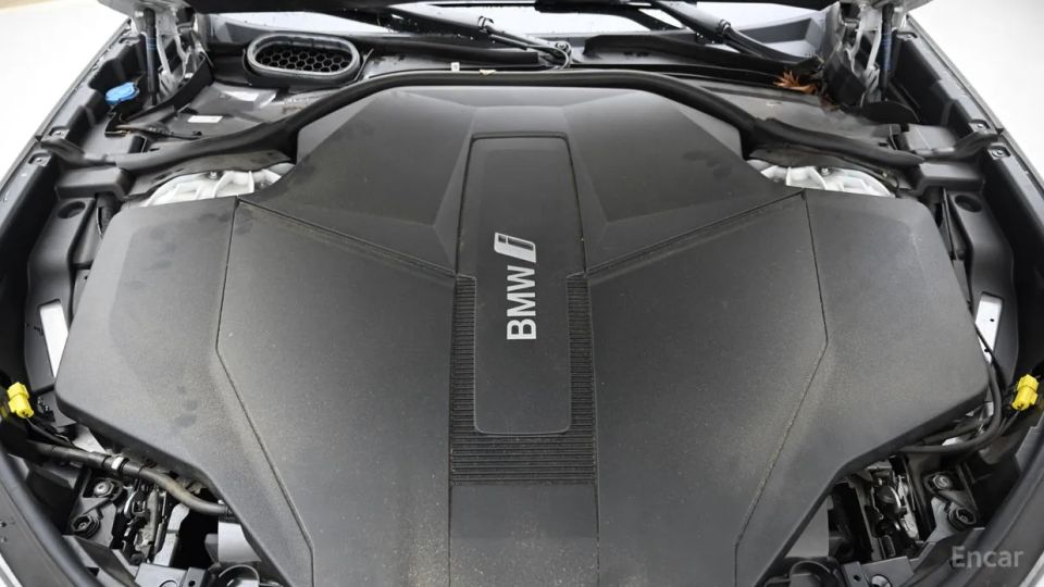 BMW i7