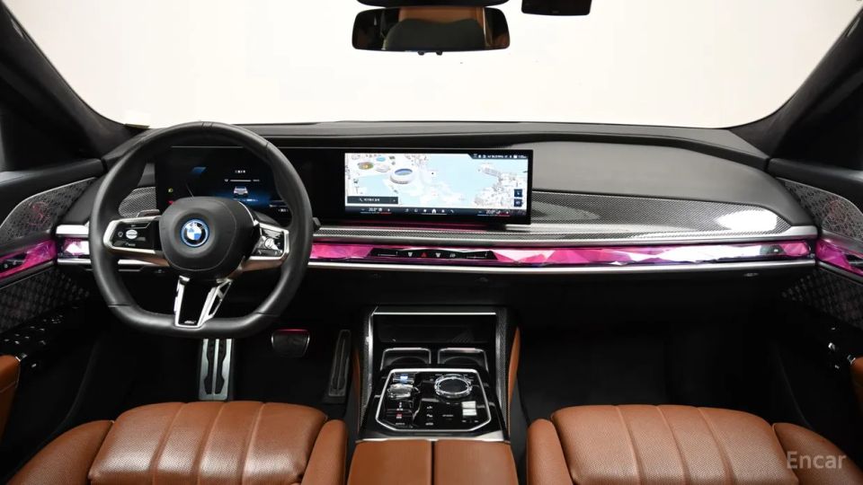 BMW i7