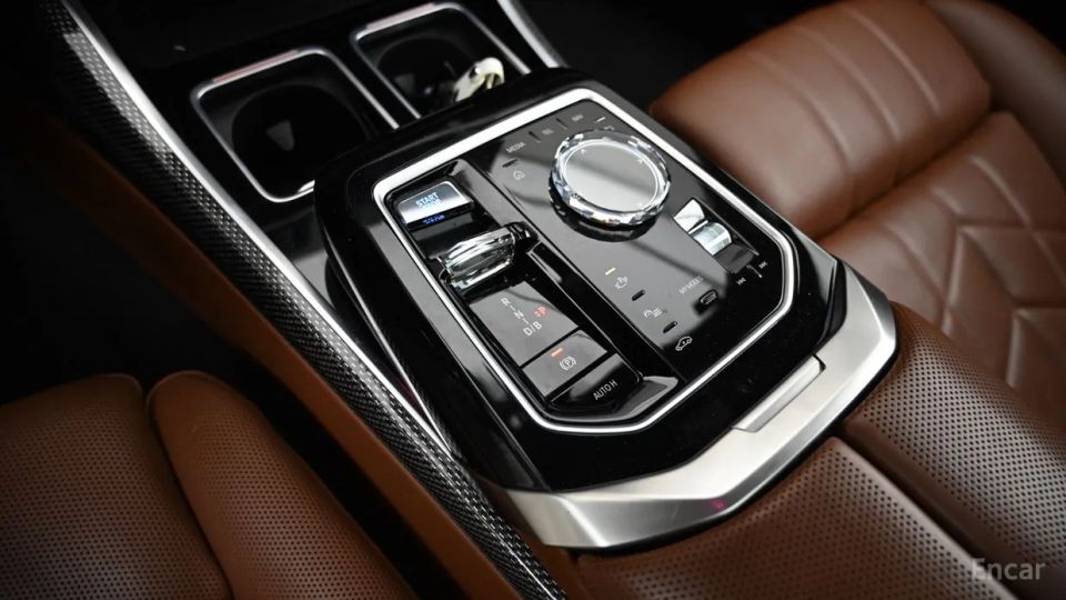 BMW i7