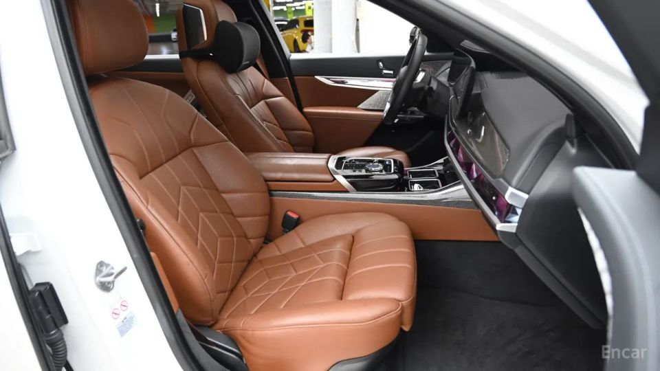 BMW i7