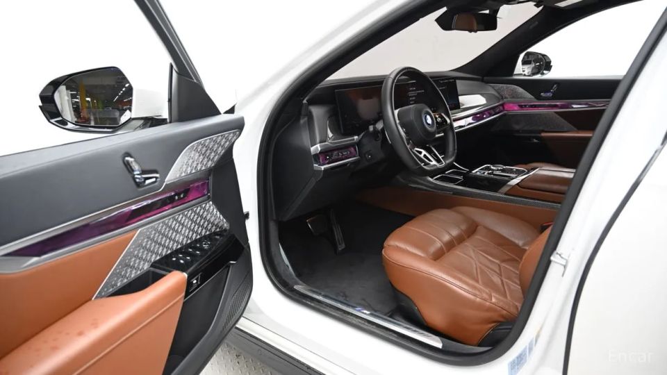 BMW i7