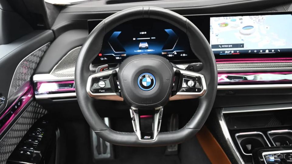 BMW i7