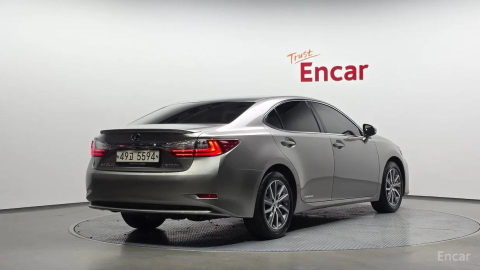 Lexus ES