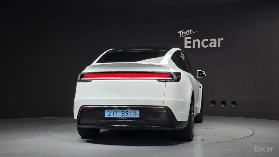 Tesla model-y