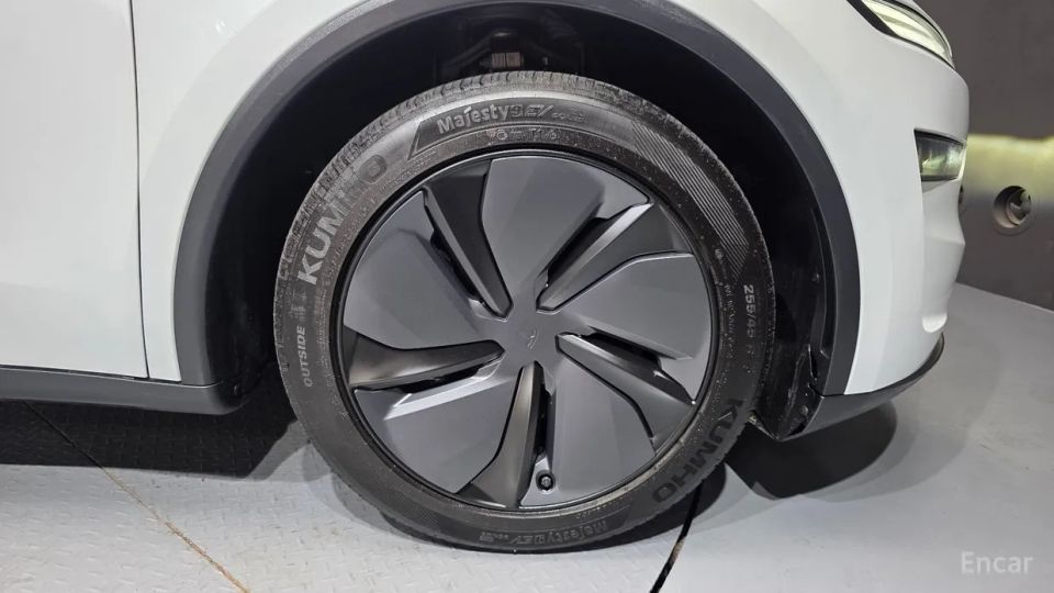 Tesla model-y