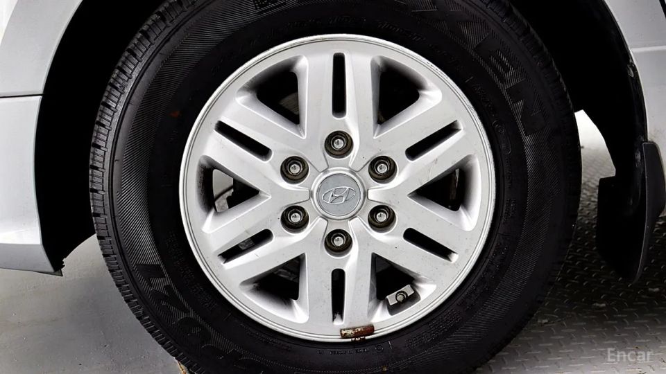 Hyundai Starex
