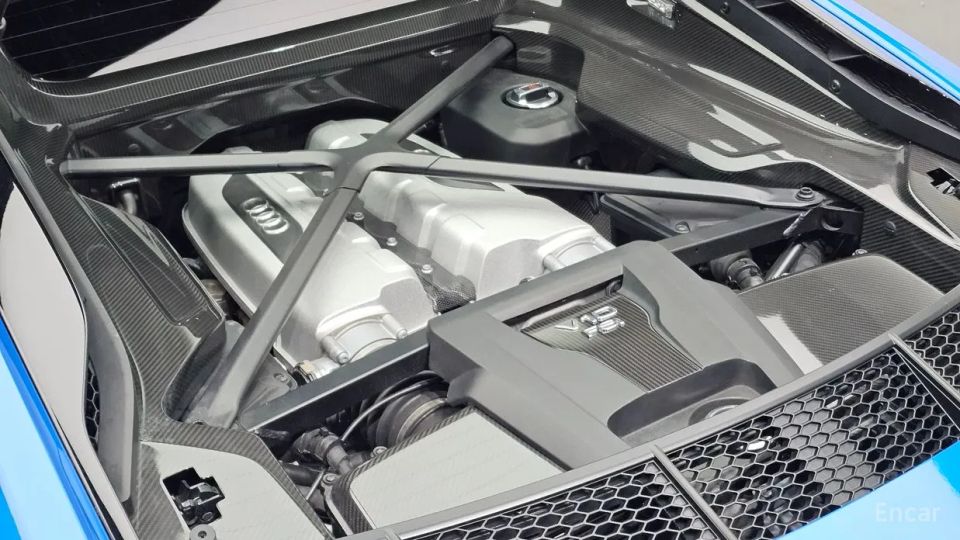 Audi R8