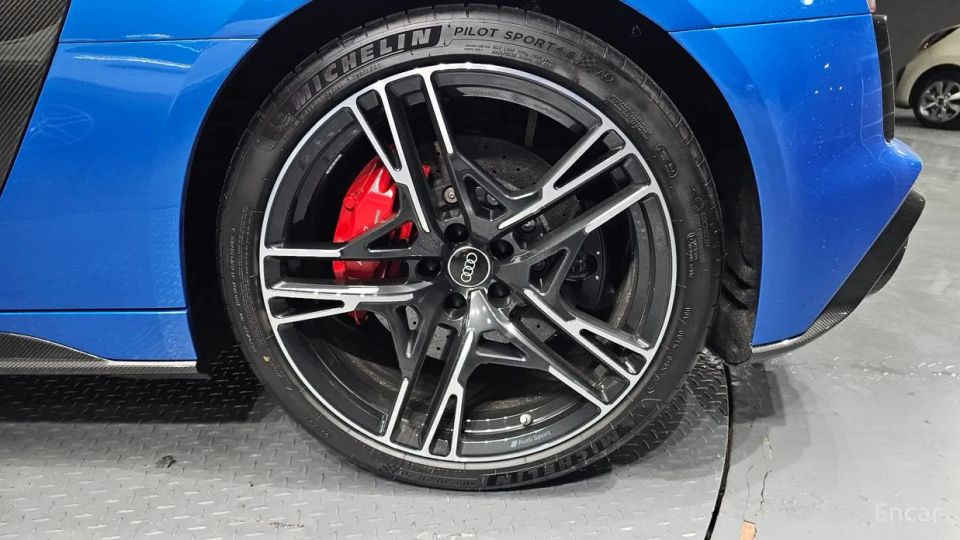 Audi R8