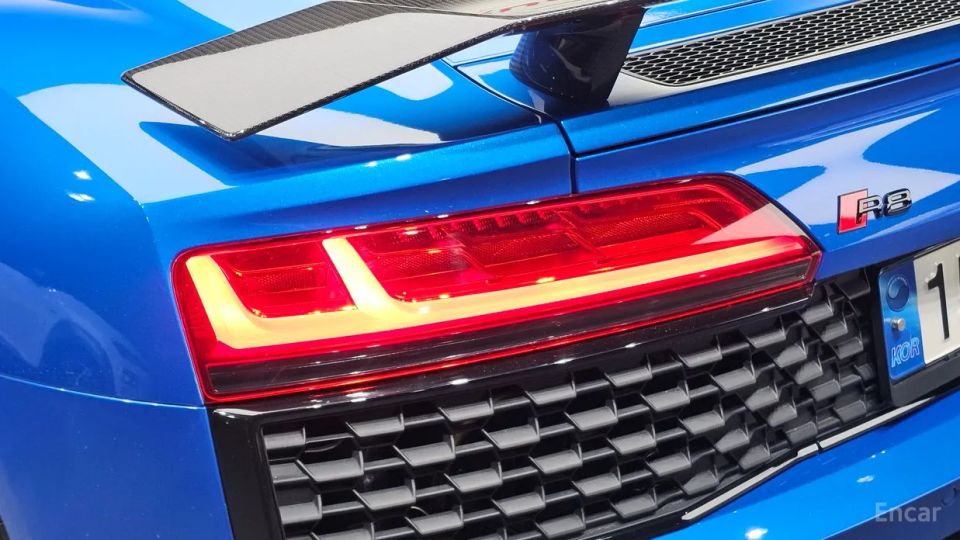 Audi R8