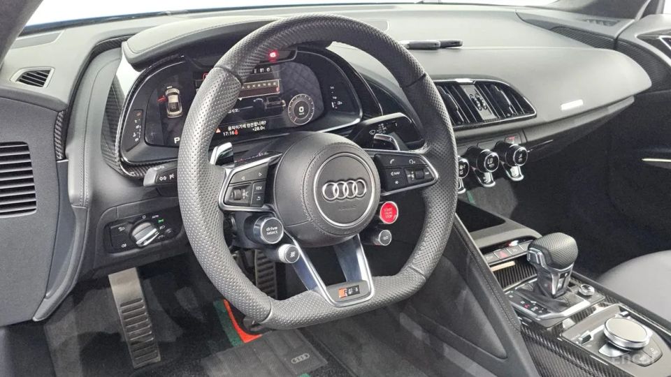 Audi R8