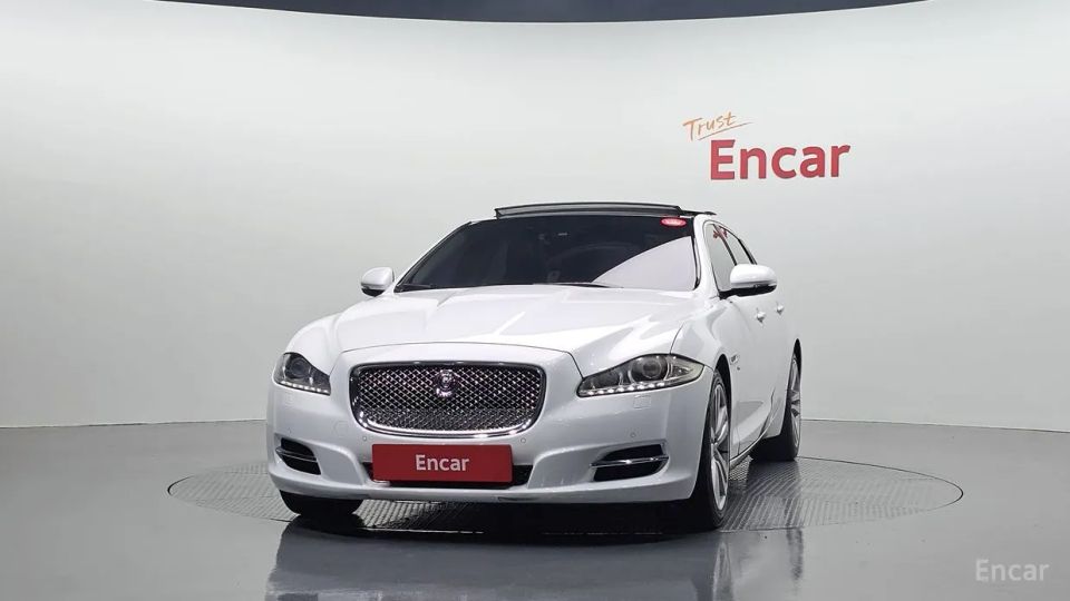 Jaguar XJ