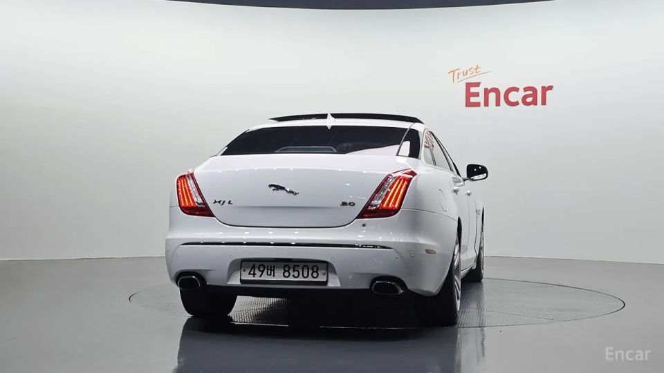 Jaguar XJ