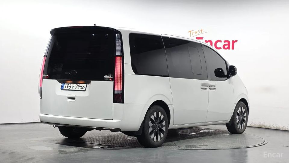 Hyundai Staria