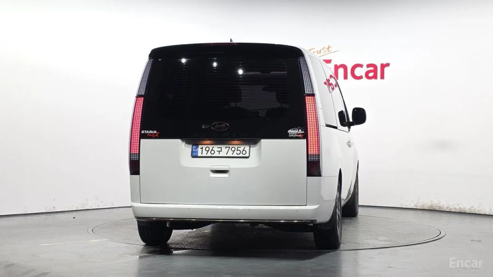 Hyundai Staria