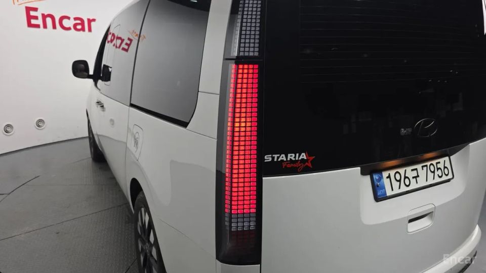 Hyundai Staria