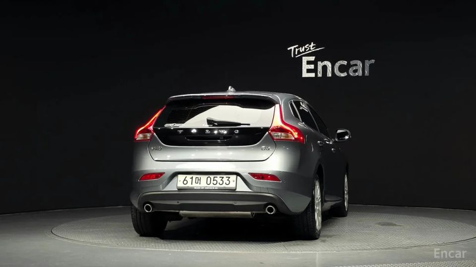 Volvo V40