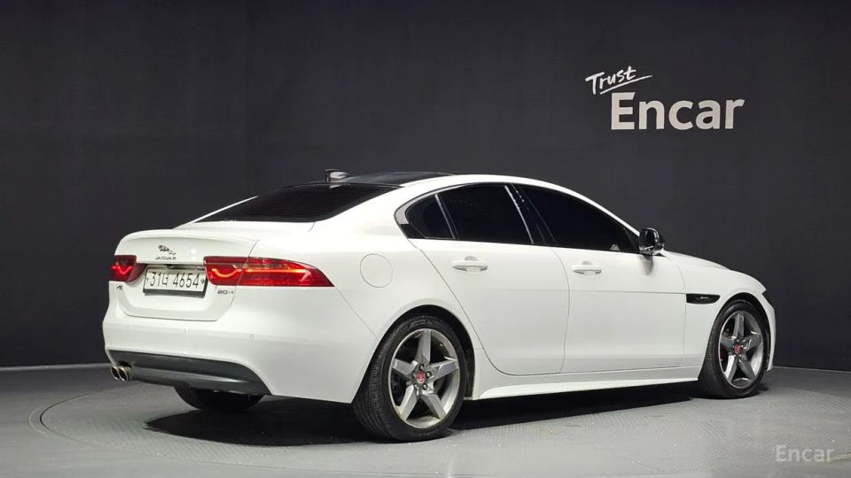 Jaguar XE