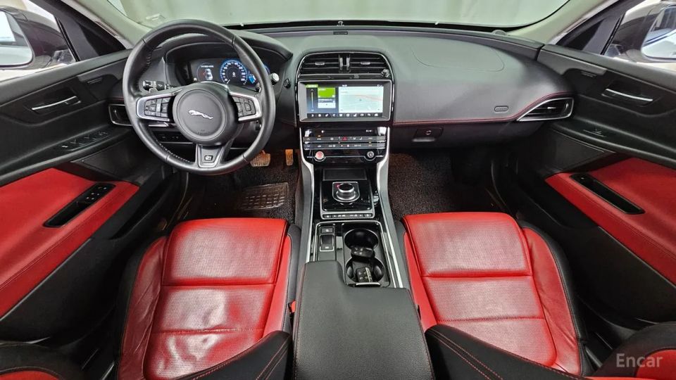 Jaguar XE