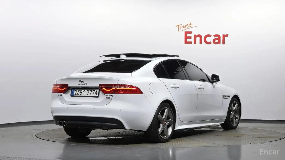 Jaguar XE