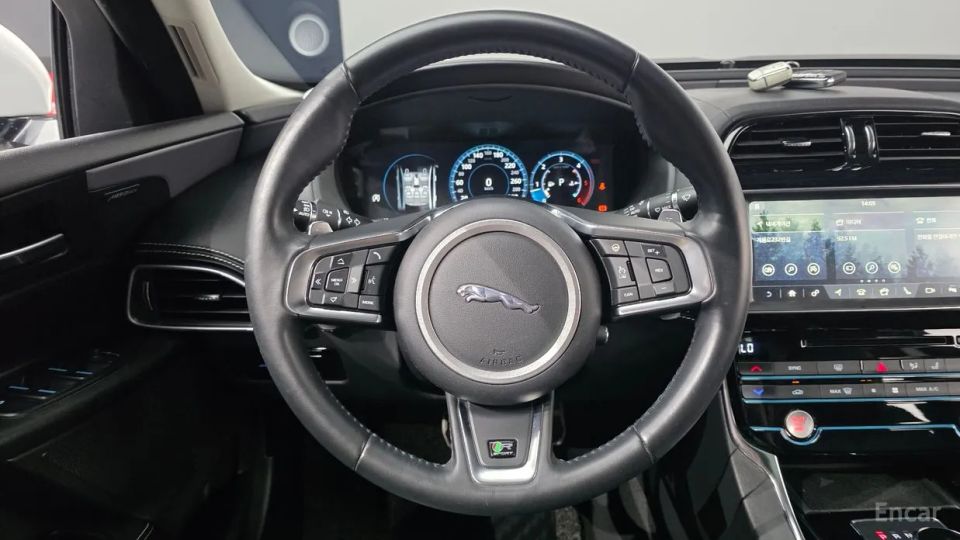 Jaguar XE