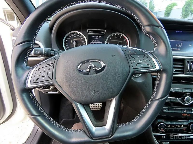 Infiniti Q30