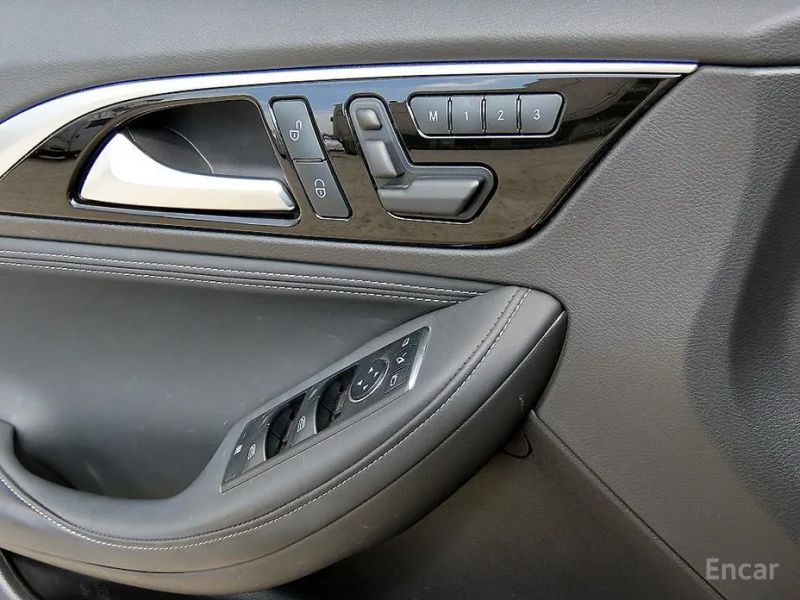 Infiniti Q30