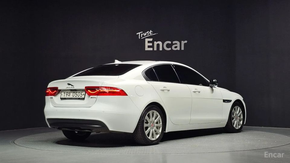 Jaguar XE