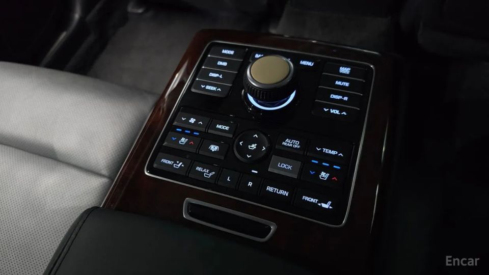 Hyundai Equus