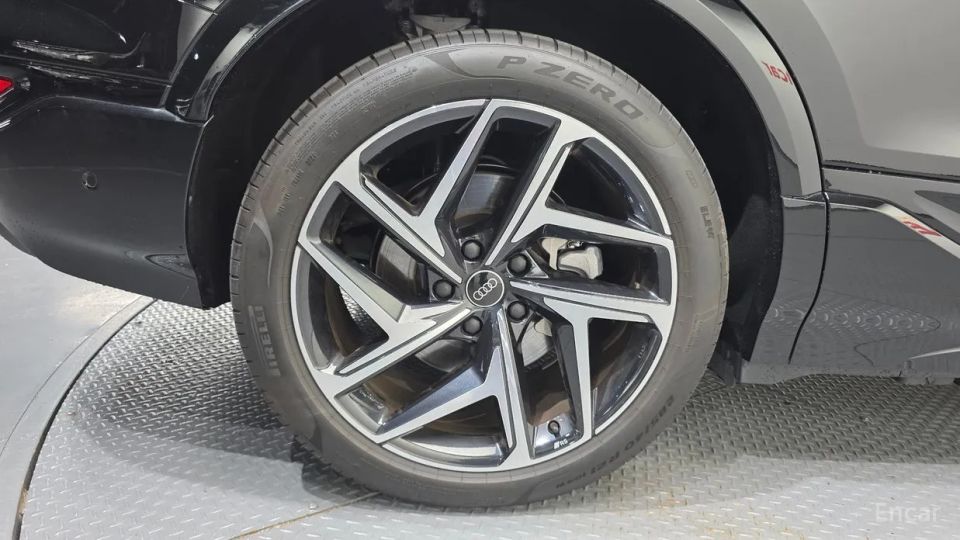 Audi Q6 e-tron